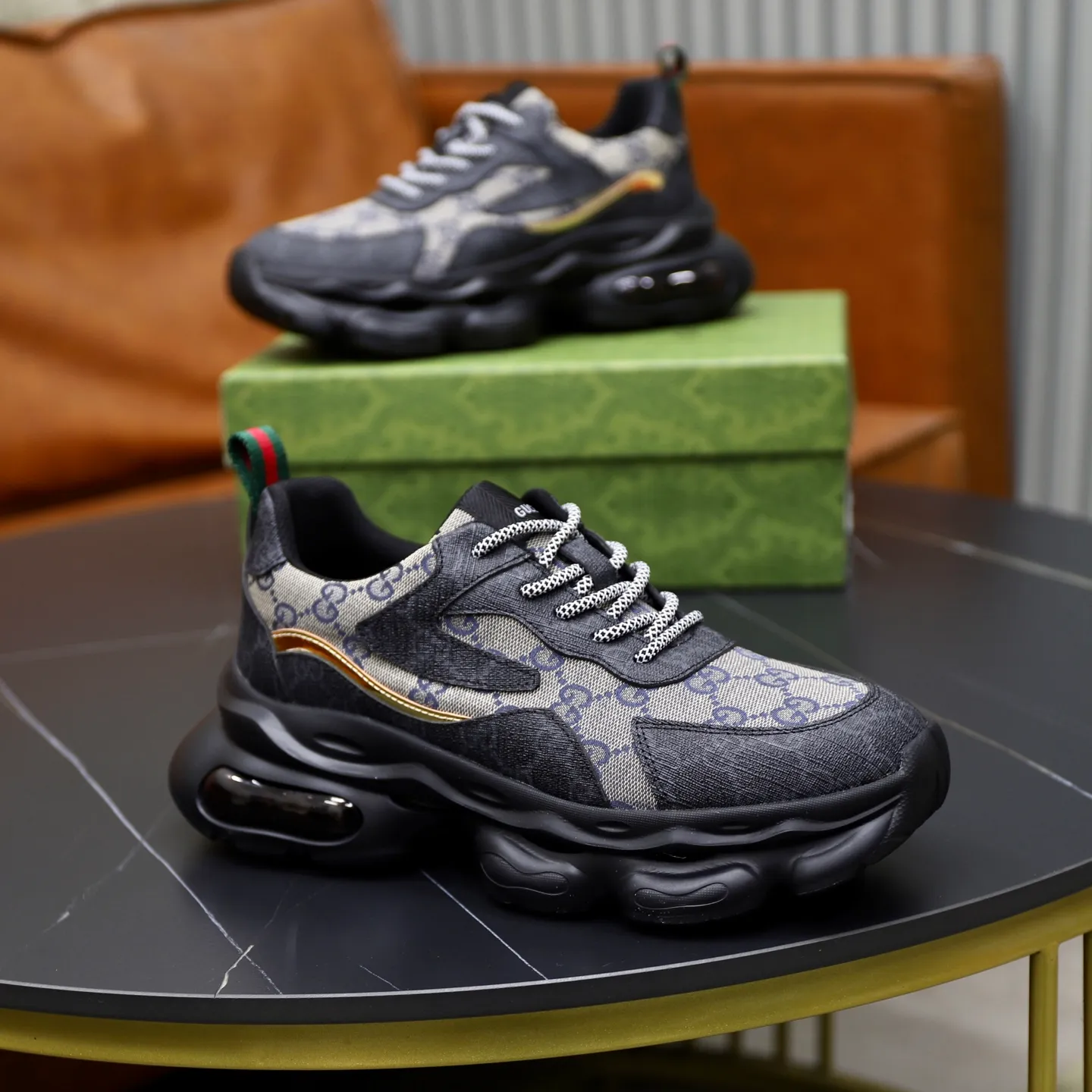 Ex-factory price: 462💰🙅‍♂️🙅‍♂️🙅‍♂️ Brand: Gucci GUCCi Standard code: 38-44 (45 customized) Grade: Same as the official website Material: Original cowhide material spliced with brand cloth Comfortable and breathable lining Lightweight and wear-resistant sports outsole Style category: Men's fashion casual shoes Running sports shoes Distinguished luxury brand elements Top luxury color: actual picture color